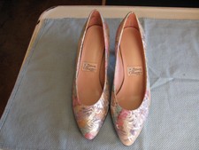 Vintage Mod Women's Size 8.5 M silver pastels cool Shoes Heels Town And Country