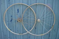 Klassiker Tune Laufradsatz Mavic Felgen 28 Loch Sapim Aero Speichen 8/9 fach