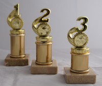 3D Pokale-Ständer, 3er Serie gold, 49 Sportarten zur Auswahl, inkl. Gravur