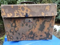original Koffer Heimkehrerkoffer  mit  Tarnmaterial der Elite  Eichenlaubtarn