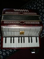 Alte KINDER - ZIEHHARMONIKA, gemarkt, mit Koffer, in Bestzustand