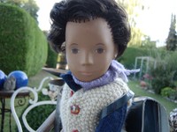 Sasha Morgenthaler Puppe, Junge mit Strickkleidung, brauner Teint, 40cm, 50/60er