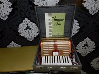 Akkordeon Hohner Student mit Originalkoffer und Übungshandbuch