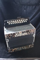 Altes Musikinstrument Akkordeon Kalliope 30x26cm 30-60erJ Abplatzungen Verzierun