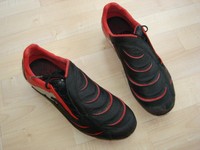 Original Puma Powercat, Fussballschuhe, Stollenschuhe, Schwarz-Rot in Gr. 40