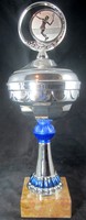 1x Einzel- Pokal, 34,5cm hoch Pokale + Gravur u. Emblem, silber/blau Wanderpokal