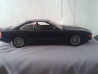 BMW 850i Modellauto von Maisto im Maßstab 1:18