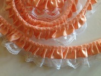 Gerüschte Tüll Spitze mit Satinband,Borte,Weiß Apricot,30mm,lfm