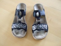 Rieker Pantolette, schwarz mit Nieten, Größe 40