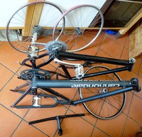 Konvolut Fahrradteile Rahmen-Felgen-Gabel-Lenker-Kurbelgarnitur für Bastler