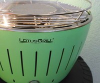 LotusGrill der rauchfreie Holzkohlegrill Grün wie neu incl.Zubehör-Set
