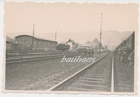 Foto Bahnhof Stadt / Ort ?  Soldaten Wehrmacht  2.WK (b300)