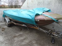 Biete hier mein GFK Angelboot mit Abstellbare Trailer Anhänger