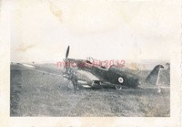 Foto, Wehrmacht, Blick  auf ein Beuteflugzeug in Frankreich (N)1015