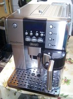 DeLonghi PrimaDonna ESAM 6600 KAFFEEVOLLAUTOMAT MIT MILCHKANNE