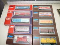 Lima Spur 0 : Güterzug mit Dieselok , 6 2achsigen + 3 4achsigen Waggons / NEU