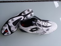 LOTTO Fußballschuhe, Größe 42, NEU (Neupreis 59,95 Euro)
