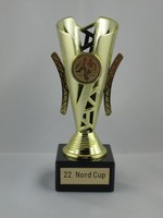 Ehrenpokal mit Wunschgravur und Wunschemblem.