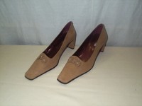 Damenschuhe -- Pumps -- NEU -- Gr. 39