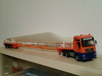 Herpa MAN TGA mit Teletrailer und Windradflügel Bruns Schwerlast /eigenbau 