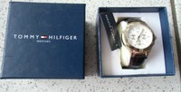 TOMMY HILFIGER wunderschöne Uhr Chronooptik unisex neu