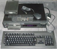 Commodore CDTV CD-1000, Maus CD-1253, Keyboard CD-1221, Floppy CD-1411, Remote