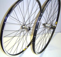 28" Laufradsatz Trekking Shimano Deore LX Nabe  schwarze Speichen   NEU