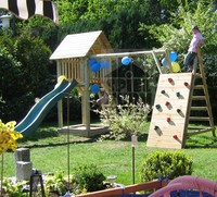 HOQ Spielturm Stelzenhaus Rutsche Schaukel Spielhaus aus Holz all Inclusive NEU 