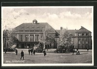 schöne AK Gera, Südbahnhof mit Passanten 1929 