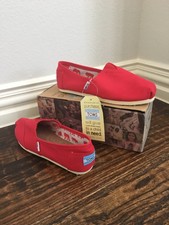 NWT TOMs Womens Classic Canvas Slip On Shoe, Red, Size 7W