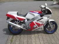 YAMAHA FZR 600 Genesis DELTABOX hat alle DEUTSCHEN Papiere der MOTOR LÄUFT  