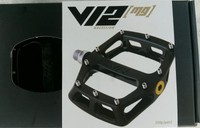 DMR V12 Magnesium Flat Pedals  schwarz    Paar 347g  1x gefahren