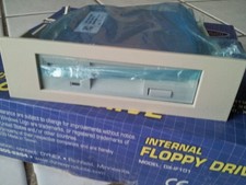 Dynex Internal Floppy Drive IDE 1.44 MB with Desktop Bay