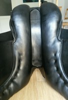 Dressursattel Patron Passier Group von Sattlerei Rhena,  schwarz Sitz 17 Zoll 