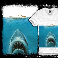 E1SYNDICATE V T SHIRT JAWS DER WEIßE HAI 80s HORROR SHARK HBA TISA S/M/L/XL