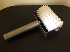 Winco Rd-8 8 Wheel Dough Roller Docker - Pizza Dough Roller