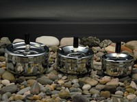 Drehaschenbecher in drei Größen in chrom poliert