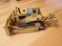 CAT Plannierraupe D8N von NZG Maßstab 1:50