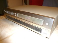 JVC HR-DVS1 Mini DV & S-VHS Videorecorder, DEFEKT schaltet sofort wieder aus