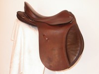 Sattel  Dressursattel  Trachtensattel Wanderreitsattel LEWA