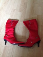 Neuwertig Stiefel knallrot hohe Hackenstiefel Gr. 38 Neu nur einmal getragen!