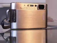 Sony Cyber-shot DSC-T200 + 4GB + Etui  8,1 MP 3,5 Zoll Touchscreen - Silber