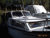 Motoryacht    mit Achterkajüte