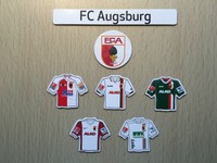 FC Augsburg Magnet Trikot verschiedene Saisons Logo Bundesliga Fussball