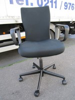 Vitra T-Chair Drehstuhl mit Ringarmlehnen schwarz - J342