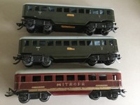 Zeuke Spur 0 zwei D-Zug Wagen und ein Mitropawagen 