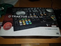 Native Instruments - Traktor Kontrol S4 - funktioniert einwandfrei