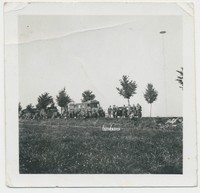 Foto Soldat- Kfz Pinkelpause 2.WK ( H654)