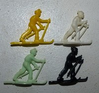 4x Skiläufer Spielfiguren für Brettspiel DDR 60er Jahre