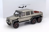 Mercedes-Benz G63 6x6 Baujahr 2015 perlsilber 1:18 GT-SPIRIT